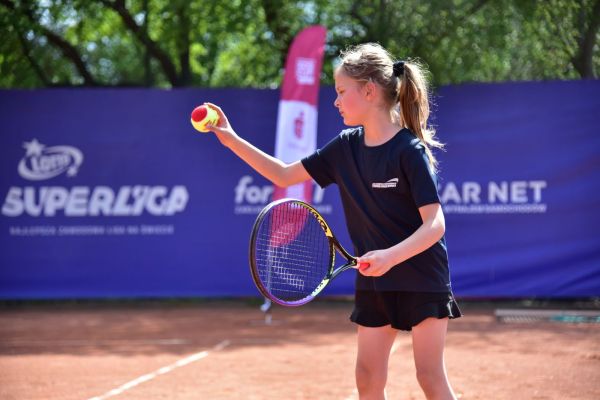 kidscup-tennis10-janki-foto031DBFCD973-8704-6578-870B-85825B479368.jpg