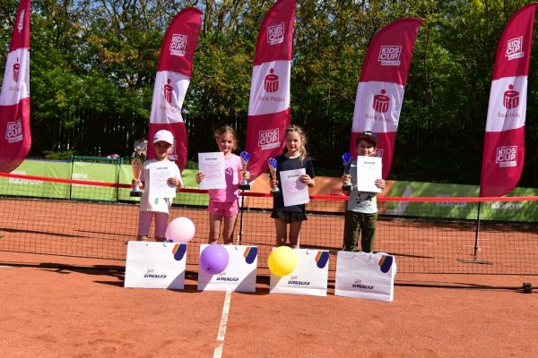 kidscup-tennis10-janki-foto07127258654-A364-CD91-0CF7-6D12FDA8C35A.jpg