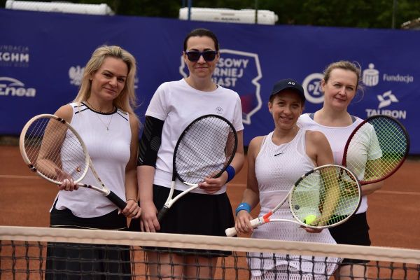 turniej-deblowy-kobiet-janki-11C38BBB10-2B2F-C6B3-C8C6-1A2C4D3567E6.jpg